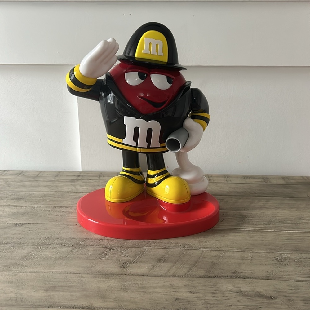 BNWOT RARE Collectable Fire Fighter Red M & M Mars Candy dispenser